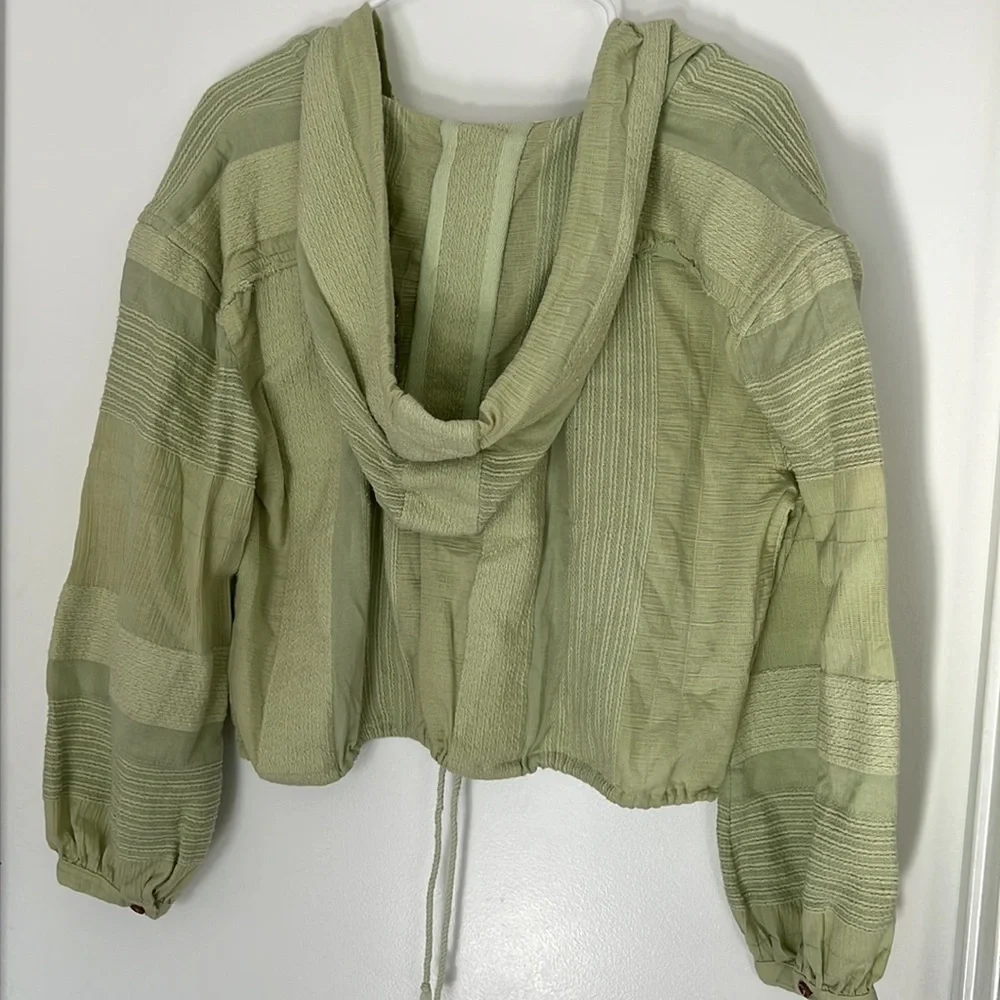 We The Free Light Cropped Hoodie Size Small in Sage Green Cotton - Picture 4 of 7